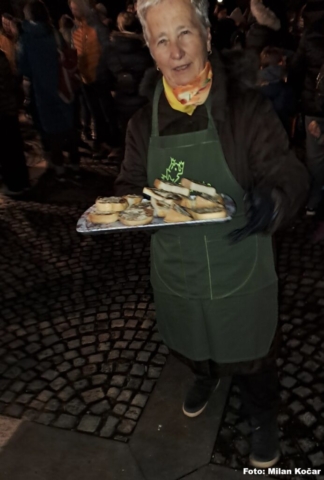 da ne bi bilo preveč gneče, je treba s pajanim kruhom med ljudi