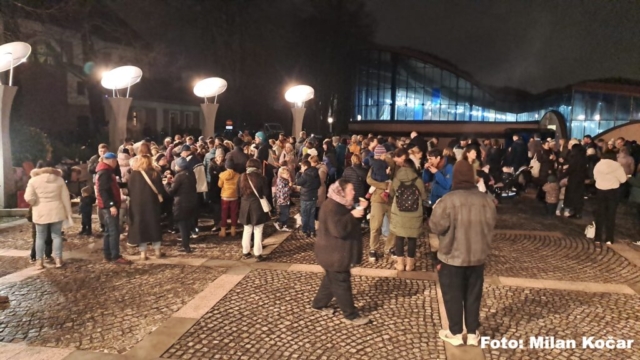 posnetek bolj od daleč